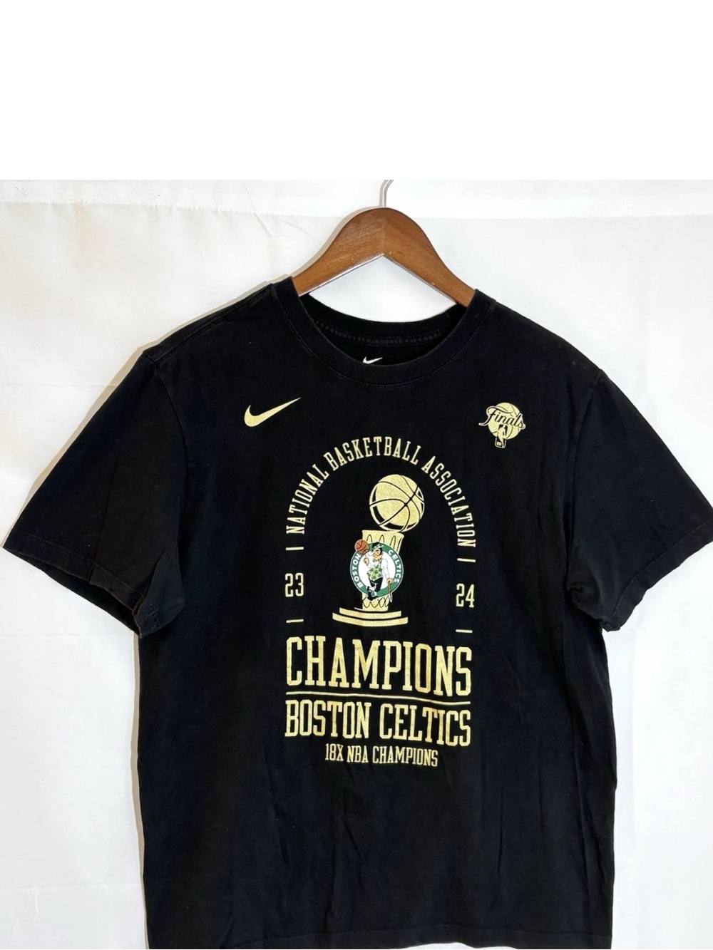 Boston Celtics 23-24 NBA World Champions Men's Medium Nike Black S/S T-Shirt Tee